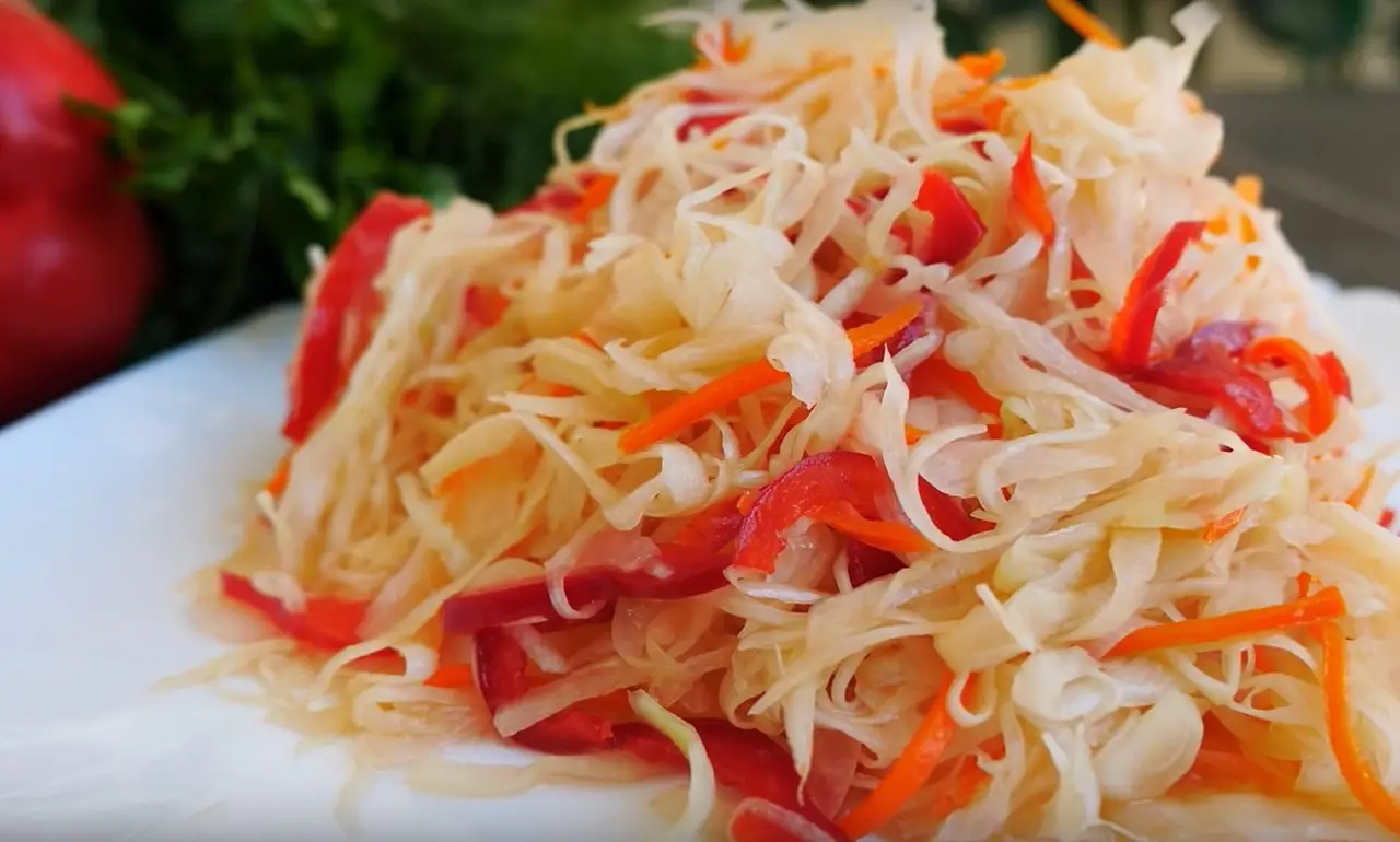 fermented cabbage and carrot kraut